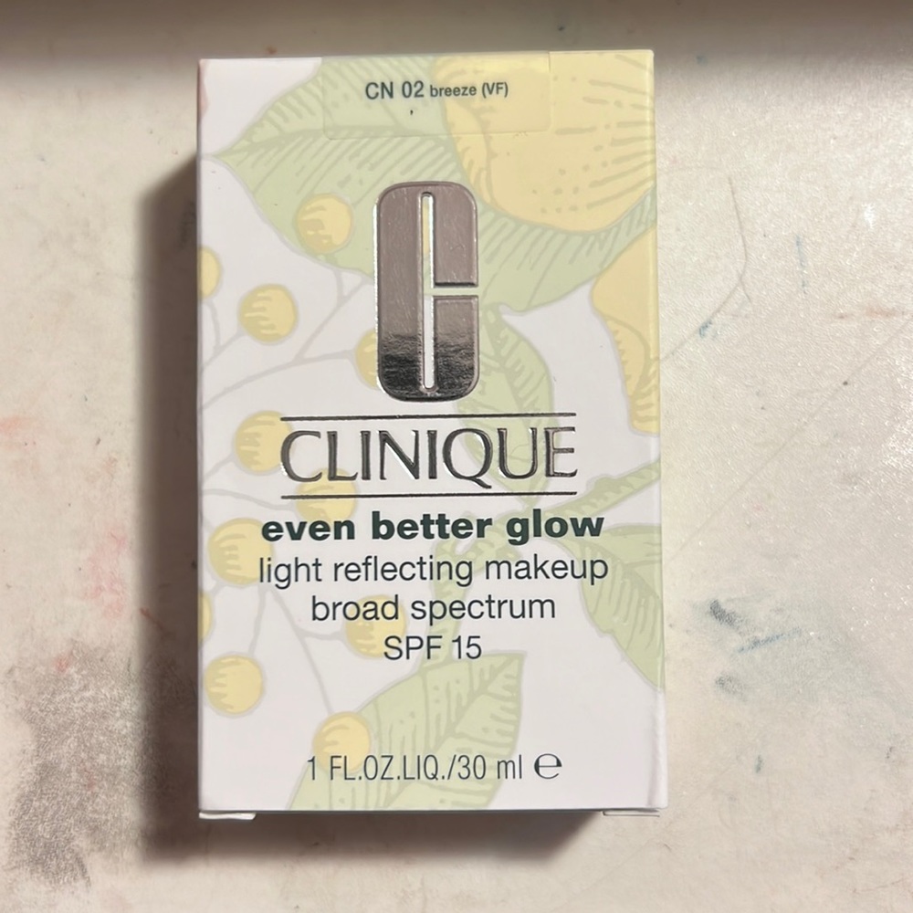 NWT Clinique Even Better Glow Foundation